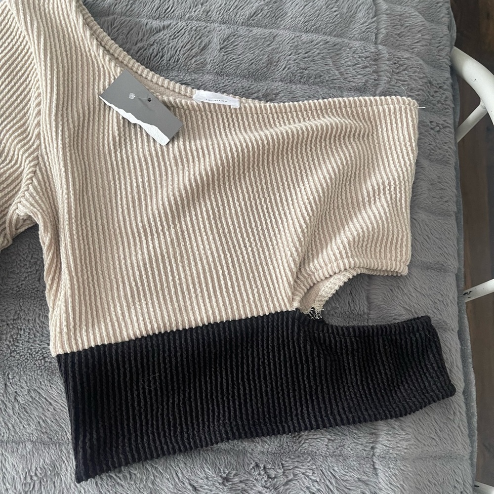 Tops - Picture 2 of 5